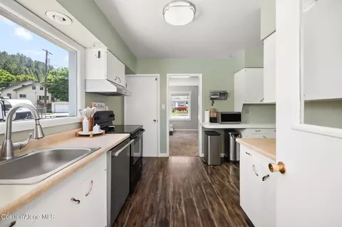 Kitchen - 102 E Market Ave, Kellogg, ID 83837 photo 3 of 5
