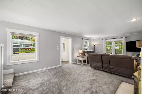 Living - 102 E Market Ave, Kellogg, ID 83837 photo 2 of 6