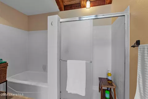 Bath - 5330 E Waverly Loop, Hayden, ID 83835 photo 2 of 4