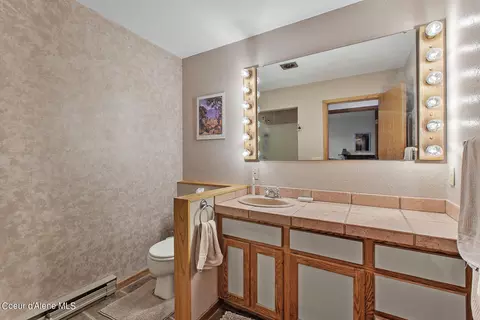 Bath - 5330 E Waverly Loop, Hayden, ID 83835 photo 3 of 4