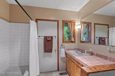 Bath - 5330 E Waverly Loop, Hayden, ID 83835 photo 4 of 4