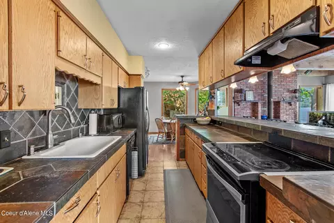Kitchen - 5330 E Waverly Loop, Hayden, ID 83835 photo 2 of 2