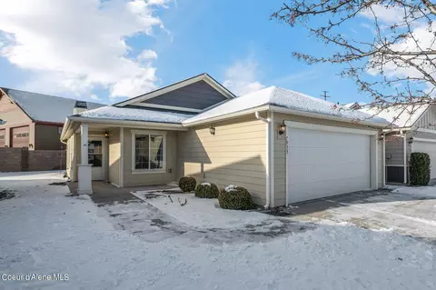 7933 W Kayak Ct, Rathdrum, ID 83858