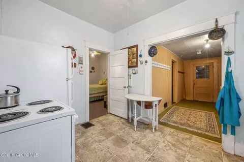 Entry Way - 308 Riverside Ave W, Kellogg, ID 83837 photo 1 of 2