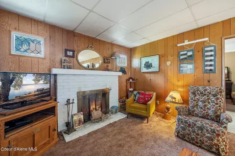 Living - 308 Riverside Ave W, Kellogg, ID 83837 photo 2 of 3