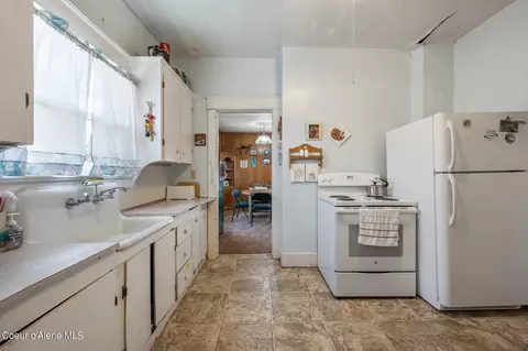 Kitchen - 308 Riverside Ave W, Kellogg, ID 83837 photo 2 of 2