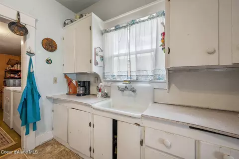 Kitchen - 308 Riverside Ave W, Kellogg, ID 83837 photo 1 of 2
