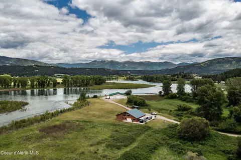 916 Waterfront Ln, Bonners Ferry, ID 83805