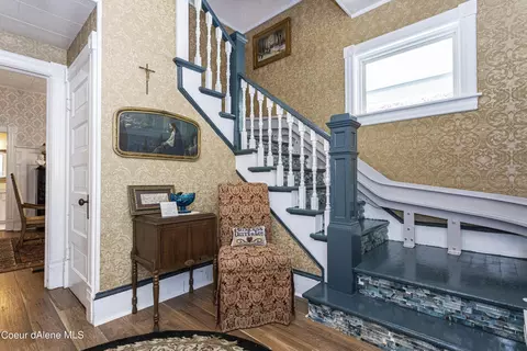 Entry Way - 306 3rd St, Wallace, ID 83873 photo 4 of 5