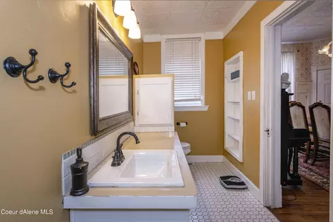 Bath - 306 3rd St, Wallace, ID 83873 photo 2 of 3