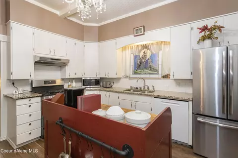 Kitchen - 306 3rd St, Wallace, ID 83873 photo 2 of 3