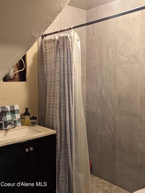 Bath - 451 Burke Rd, Wallace, ID 83873 photo 1 of 1