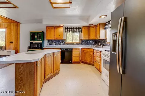 Kitchen - 188 County Line Rd, Plummer, ID 83851 photo 3 of 5