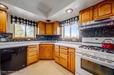 Kitchen - 188 County Line Rd, Plummer, ID 83851 photo 4 of 5