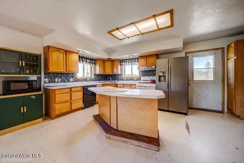 Kitchen - 188 County Line Rd, Plummer, ID 83851 photo 2 of 5