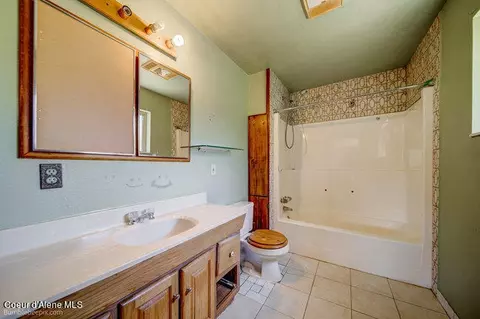 Bath - 188 County Line Rd, Plummer, ID 83851 photo 1 of 3