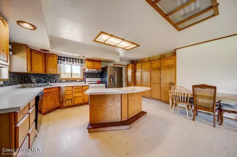 Kitchen - 188 County Line Rd, Plummer, ID 83851 photo 1 of 5