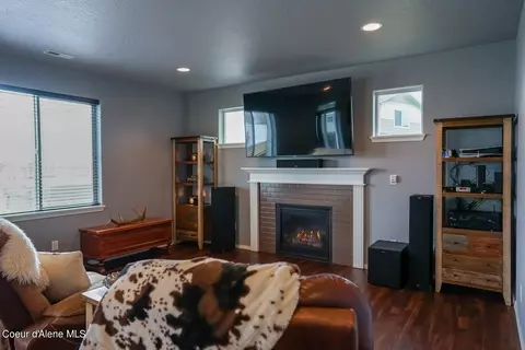 Living - 1212 W Jenicek Loop, Post Falls, ID 83854 photo 5 of 7