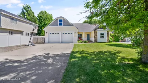 2702 W Porthill Ct, Hayden, ID 83835