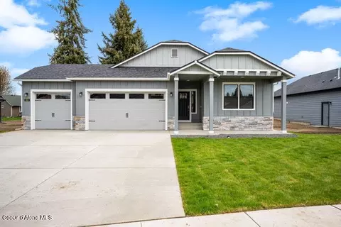 9243 N Secretariat Ln, Hayden, ID 83835