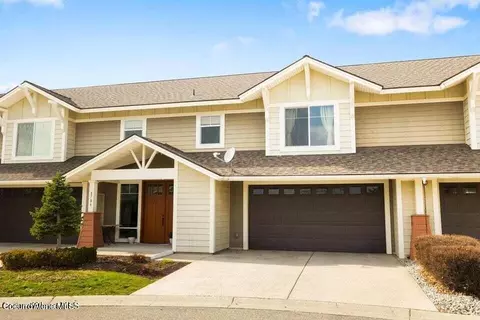 8786 Avalanche Ln, Hayden, ID 83835