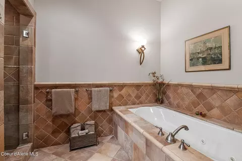 Bath - 526 Roop Rd, Cocolalla, ID 83813 photo 4 of 8