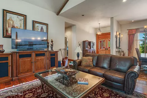 Living - 526 Roop Rd, Cocolalla, ID 83813 photo 4 of 13