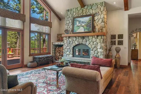 Living - 526 Roop Rd, Cocolalla, ID 83813 photo 8 of 13