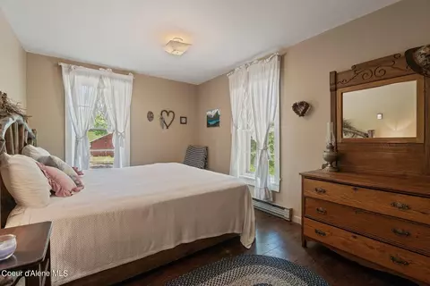 Bedroom - 526 Roop Rd, Cocolalla, ID 83813 photo 9 of 13