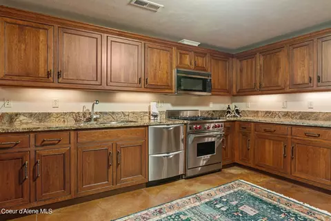 Kitchen - 526 Roop Rd, Cocolalla, ID 83813 photo 6 of 9