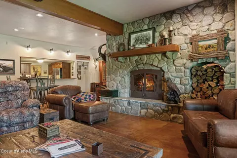 Living - 526 Roop Rd, Cocolalla, ID 83813 photo 11 of 13
