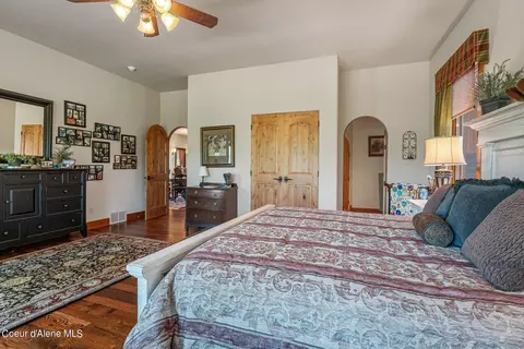 Bedroom - 526 Roop Rd, Cocolalla, ID 83813 photo 3 of 13