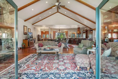 Living - 526 Roop Rd, Cocolalla, ID 83813 photo 6 of 13