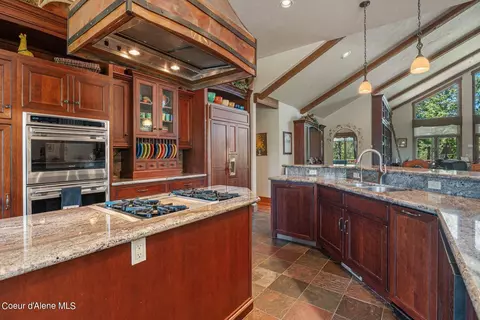 Kitchen - 526 Roop Rd, Cocolalla, ID 83813 photo 4 of 9