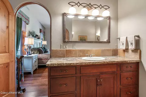 Bath - 526 Roop Rd, Cocolalla, ID 83813 photo 3 of 8