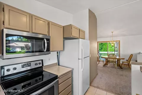 Kitchen - 380 E Sand Wedge Dr, Post Falls, ID 83854 photo 4 of 6