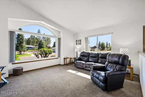 Living - 380 E Sand Wedge Dr, Post Falls, ID 83854 photo 1 of 2