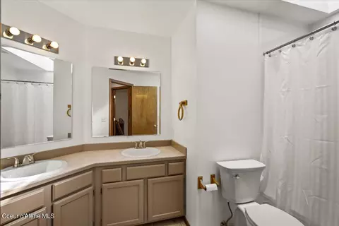 Bath - 380 E Sand Wedge Dr, Post Falls, ID 83854 photo 1 of 2