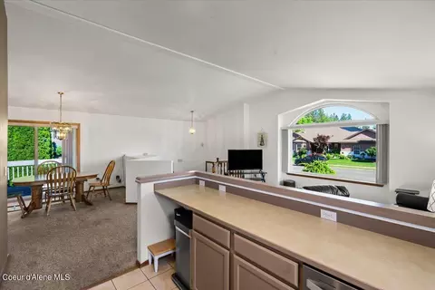 Kitchen - 380 E Sand Wedge Dr, Post Falls, ID 83854 photo 5 of 6