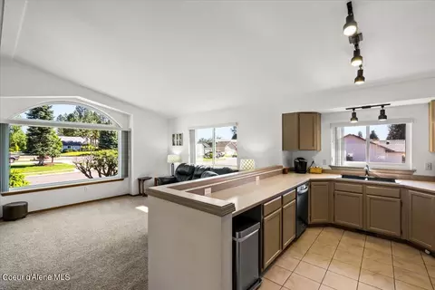 Kitchen - 380 E Sand Wedge Dr, Post Falls, ID 83854 photo 3 of 6