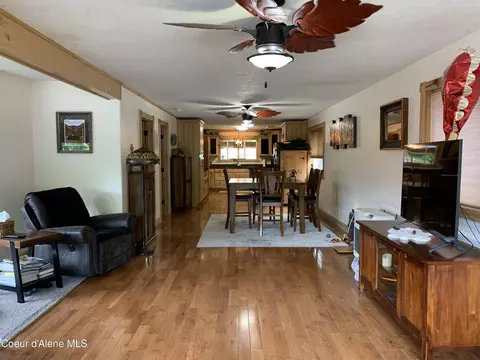 Living - 655 S Division St, Kellogg, ID 83837 photo 2 of 3