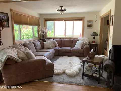 Living - 655 S Division St, Kellogg, ID 83837 photo 1 of 3