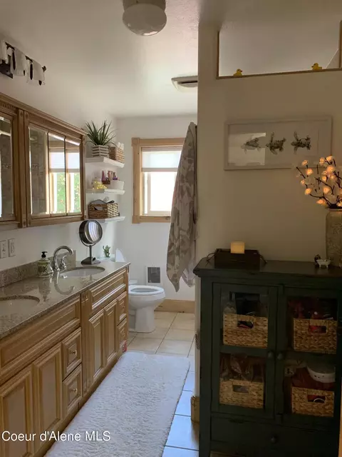 Bath - 655 S Division St, Kellogg, ID 83837 photo 3 of 5