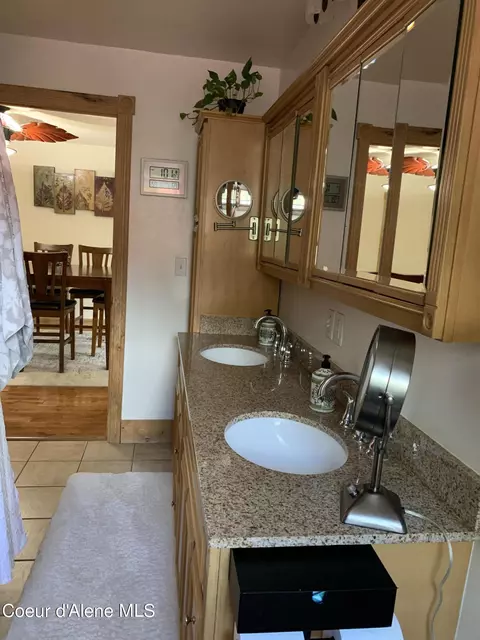 Bath - 655 S Division St, Kellogg, ID 83837 photo 1 of 5