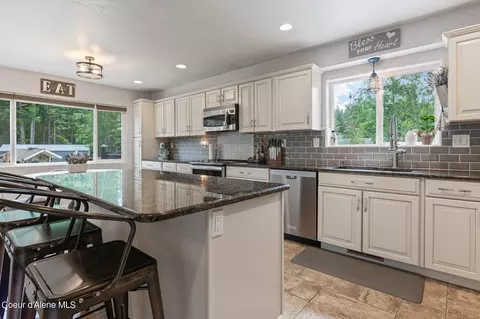 Kitchen - 60 Lakeview Dr, Cocolalla, ID 83813 photo 2 of 4