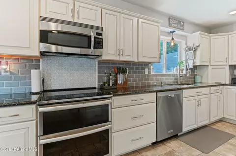 Kitchen - 60 Lakeview Dr, Cocolalla, ID 83813 photo 4 of 4