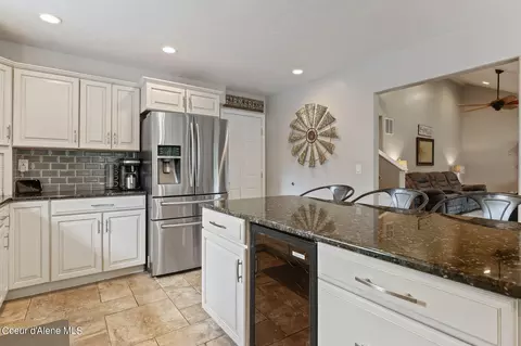 Kitchen - 60 Lakeview Dr, Cocolalla, ID 83813 photo 3 of 4