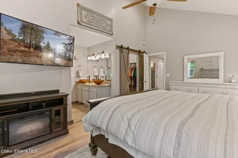 Bedroom - 60 Lakeview Dr, Cocolalla, ID 83813 photo 2 of 7