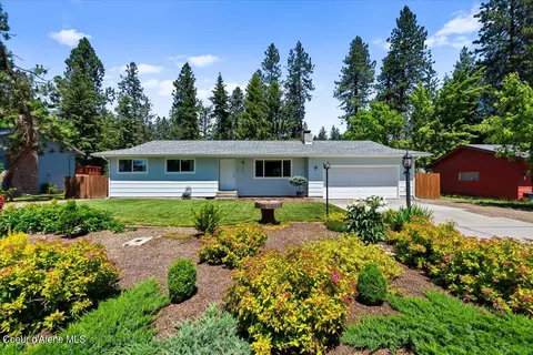 5612 N Pinegrove Dr, Coeur D'alene, ID 83815