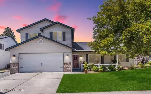 9117 N Prescott Dr, Hayden, ID 83835